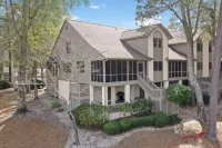 Spacious 4 bed/ 4 bath Villa on Golf Course