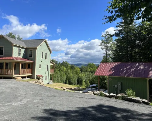 Sugarbush Tiny House/Cabin on 3.2 Acres at the base of Sugarbush-Mount Ellen Hotels in Fayston