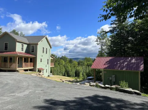 Sugarbush Tiny House/Cabin on 3.2 Acres at the base of Sugarbush-Mount Ellen