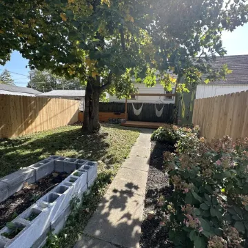 Charming 1920’s shotgun in southern Indiana, minutes from downtown Louisville