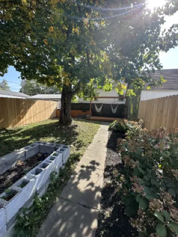 Charming 1920’s shotgun in southern Indiana, minutes from downtown Louisville