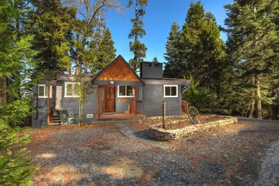 Luxurious Cabin w/ lake views 10 minutes to Santa's SkyPark & Village Hotels near SkyPark at Santa's Village