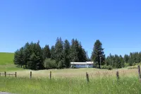Secluded 77-Acre Retreat, Pet-Friendly Cabin Near Univ. of Idaho & Wsu.