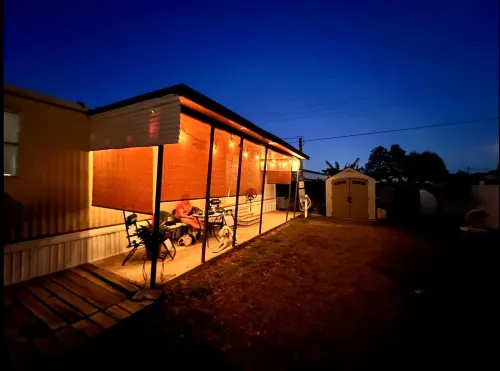 Cozy 2-bedroom in lovely Holiday a family and pet friendly home Hotels in Holiday