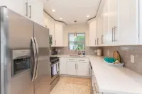 Private Home w/ Pool 10 min from Delray