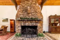 Historic Lodge Minutes from Massanutten Resort, Jmu, Shenandoah National Park!