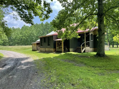 Secluded River access , restored farmhouse along Dry Fork River