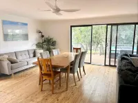 Relaxed and peaceful 2BR home on Wallaga Lake close to Camel Rock Beach