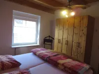 House by the lake, swimming, fishing, boat, sauna, pet, WLAN. Hotels in Grossefehn