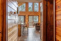 Mountain Retreat with Stunning views, 7 Priv Acres, Sauna, Hot Tub, and Gameroom