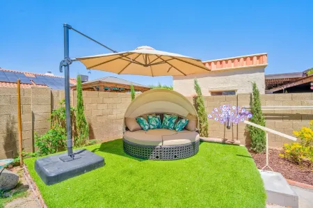 😎🏜️ <br>NEW Beautiful Relaxed Elegant Retreat.2330 sf 4b3b. Отели рядом с достопримечательностью «Университет Аризона Крисчен»