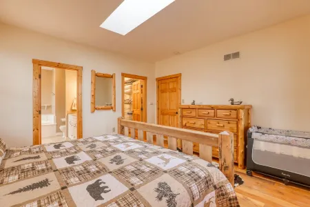 Family Reunion Escape: Warm 3Br Chalet