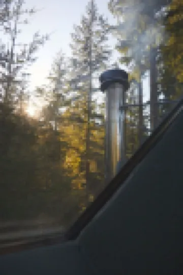 The Loft @ SkyCamp: Romantic Cabin near Stevens Pass, fit for two