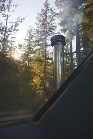 The Loft @ SkyCamp: Romantic Cabin near Stevens Pass, fit for two