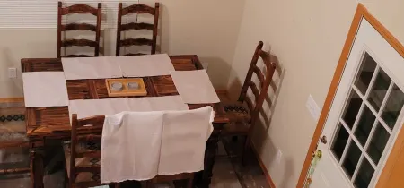 Cozy Cabin in a River Community