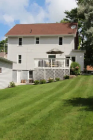 30 Second Walk To Downtown - Homestays