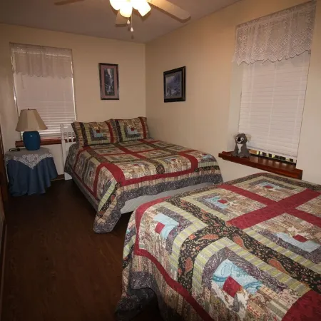 3-Bedroom 3-Bath Cabin 6 Minute Drive to Harrah's Casino - 1 GIG Internet