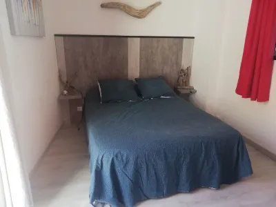 Lovely new apartment 10 minutes walk from the beach! Hotels near Chateau d'Avignon