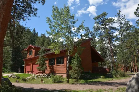 Mountains and Memories - Near Nat’l Park and River, 4 Bedroom, Early Check IN Отели рядом с достопримечательностью «Гоблинс Форест»