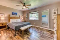 Modern 3Br w/ Mountain Views • Sleeps 8 • 2 Car Garage Plus Extra Parking