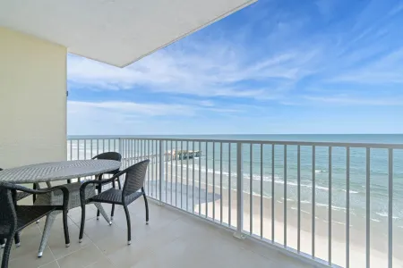 NEW - Oceanfront Oasis Отели рядом с достопримечательностью «Парк Ван Авеню»