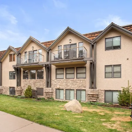 BRIGHT, Renovated, In the Heart of Aspen Walkable