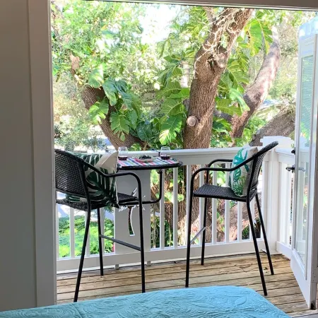 Island Oak Apartment