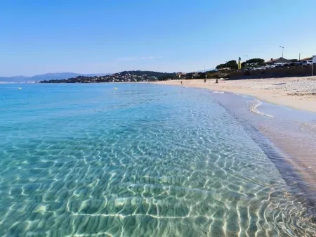 Studio à 150 m de la Plage D'agosta et des Commerces Отели в г. Альбитречча