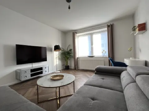 EXCLUSIVE 2 room ground floor apartment with balcony in top location! のホテル