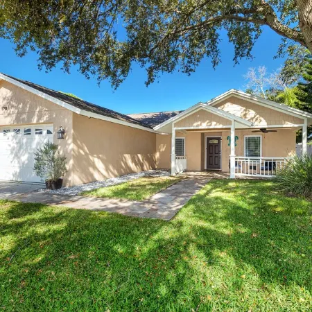 Turtle House · Heated Pool, 10 Min to Beach & Dining
