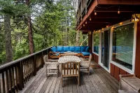 Cedar Retreat with Hot Tub, Sauna & Lake Access