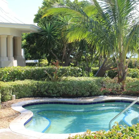 Relaxing Spacious Vacation Home: Amazing Oceanside Pools, Jacuzzi, WiFi, & More