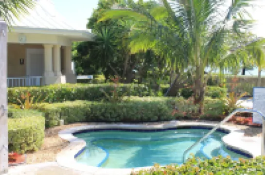 Relaxing Spacious Vacation Home: Amazing Oceanside Pools, Jacuzzi, WiFi, & More