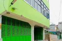 Urbanview Hotel at Guest House Bukit Sion Bengkulu Kolam Renang jaya Aquatic周辺のホテル