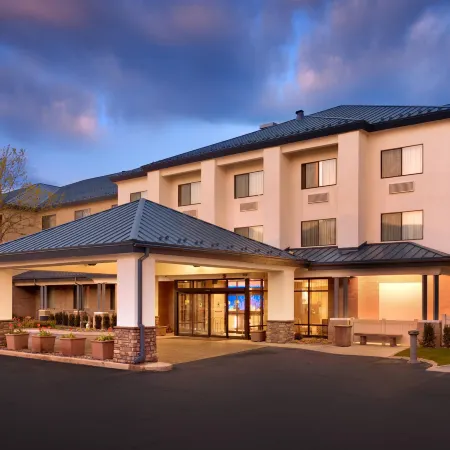 Fairfield Inn & Suites Salt Lake City Downtown Отели рядом с достопримечательностью «Конгресс-центр Salt Palace»