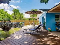 HAPPY  FUN  BLUE HOUSE  kids, pets friendly, 3 miles away from the  beach🏖️.