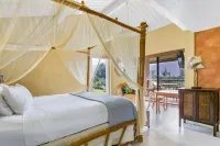 Hanalei Bay Resort Ocean Front! Unobstructed Ocean & Moountain View 8231 Hotels near Malelia's