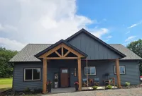 Aurora is a 3-bedroom house in Holcombe. A year-round playground for all! Hotels in Birch Creek