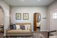Charming Bungalow Manhattan