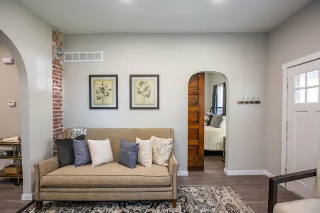 Charming Bungalow Manhattan Отели в г. Манхэттен