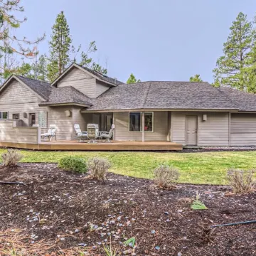 Sunriver Adventure Lodge - 4Br/3.5BA, 2 Primary Suites, A/C, Bikes, & Sharc