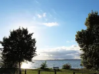 Beach House, 200 Sqm. Wf., Directly at the Plauer See, Müritz, 30m to the Beach Hotele w: Funfseen