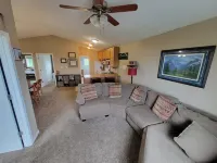 Perfect Fisherman's Cabin with Ocean Views and Central Location on the Kenai Pen Hotels in Clam Gulch