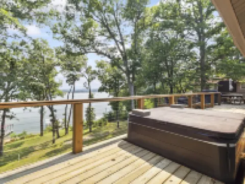 Lakefront Luxury! Direct Water Access, Spa, Fire Pit & Boat Launch-Sleeps 17