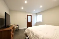 Urban & Hip Suite in the Warehouse District, Pets Allowed