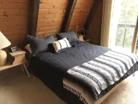 Alpine Chalet with outdoor Jacuzzi 1 mile from ski lifts