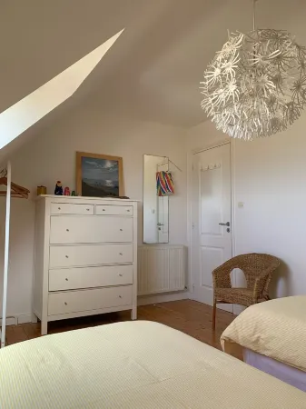 'LE PARADIS BLEU' house "feet in the water" and facing the typically Breton port