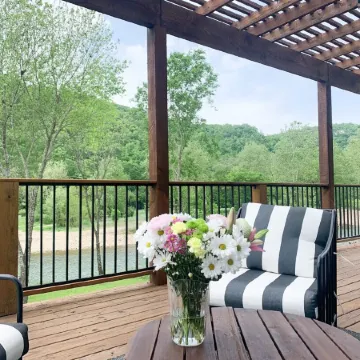 Last of My Kind—NEW modern cabin on the Caddo River and 30 min from Camp Ozark!