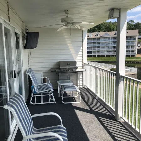 Close to Lake of the Ozarks Shootout. Free Boat Slip. Centrally Located
