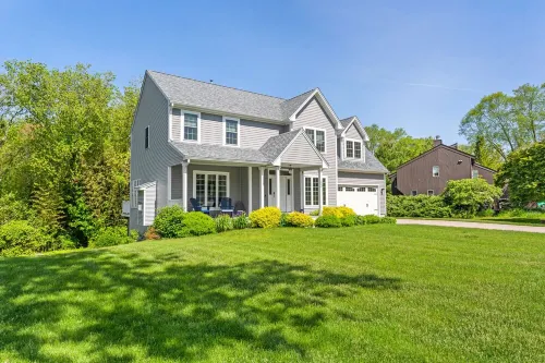 New* Spacious Vacation Private Home, 5 minutes to Beaches/ Narragansett Pier